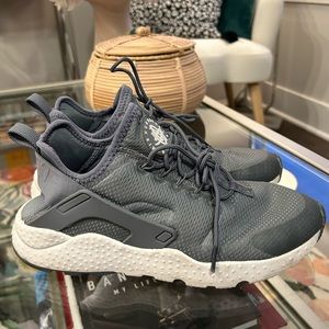 gray nike air huarache’s